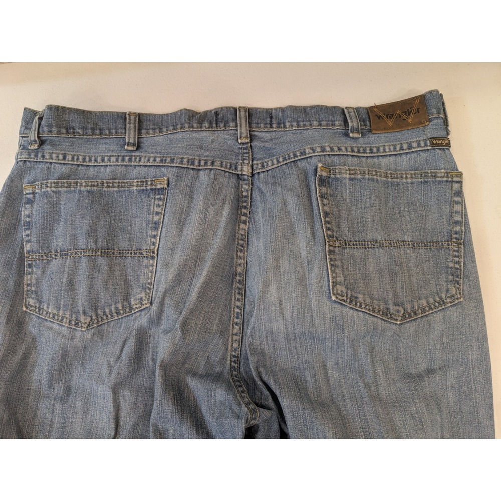 Wrangler Relaxed Fit Jeans Mens 40x32 Light Wash Denim Pants - Picture 3 of 7